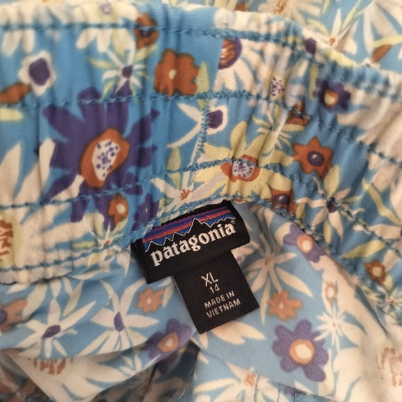 Patagonia Girls Costa Rica 3" Baggies Shorts Floral - Picture 8 of 8